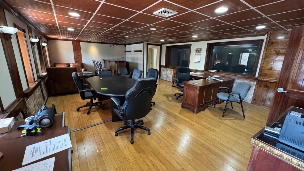 More Photos Of 231 Moorestown Dr, Bath Manufacturing For Sale