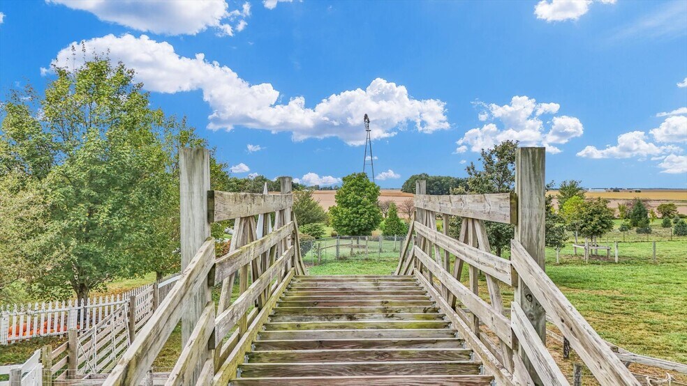 More Photos Of 1356 County Road 2900 N, Rantoul Specialty For Sale