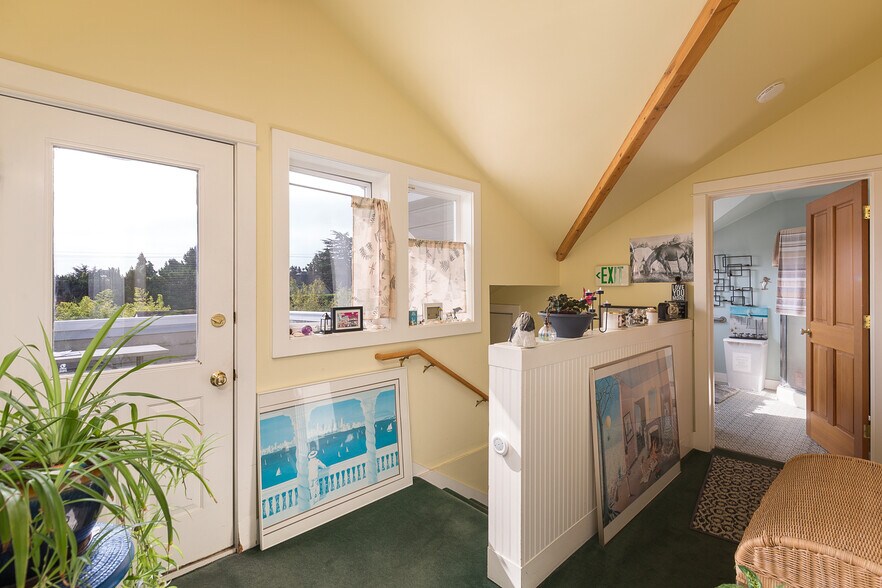 More Photos Of 625 Tyler St, Port Townsend General Retail For Sale