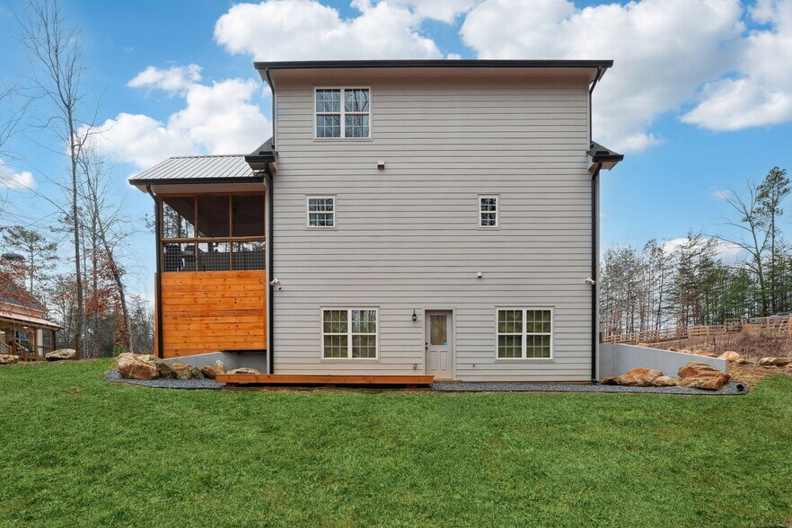 More Photos Of 1300 Preacher Campbell Rd, Clarkesville Multifamily For Sale