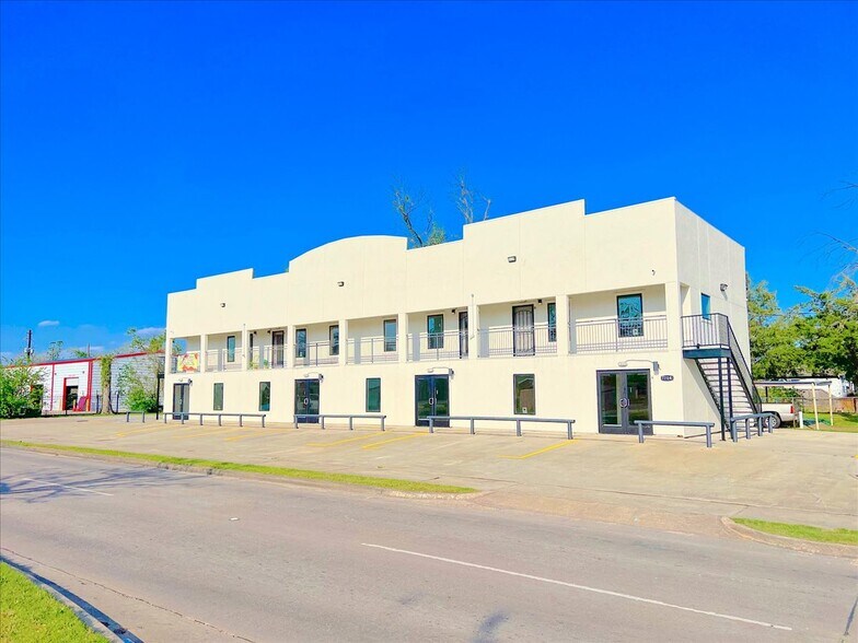 More Photos Of 7704 Irvington Blvd, Houston General Retail For Lease