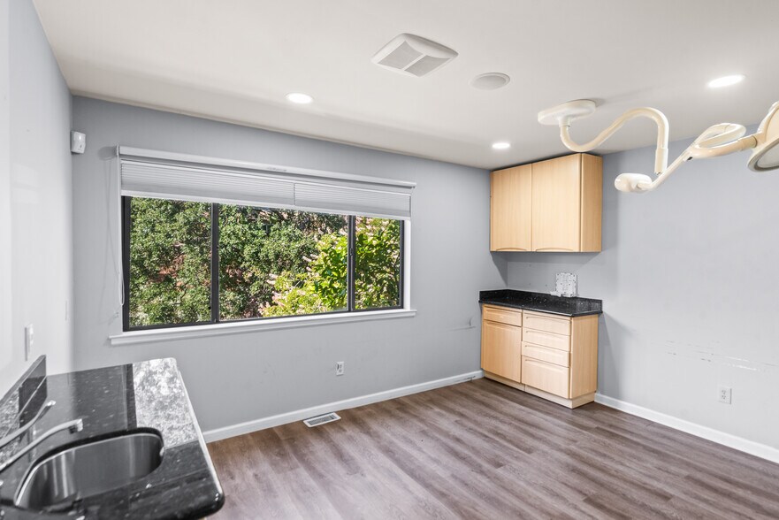 More Photos Of 360 Rose St, Danville Medical For Sale