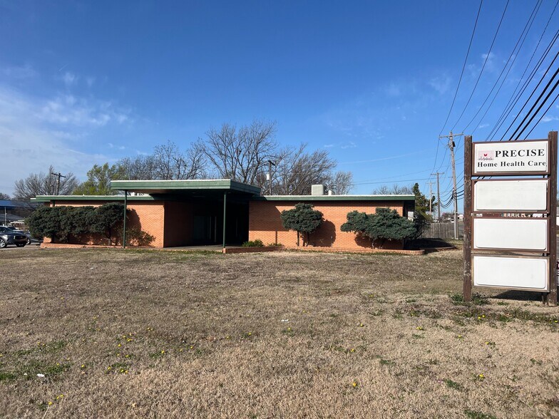 Primary Photo Of 900 E Hartford Ave, Ponca City Medical For Lease