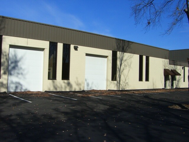 More Photos Of 60 Shelter Rock Rd, Danbury Warehouse For Lease