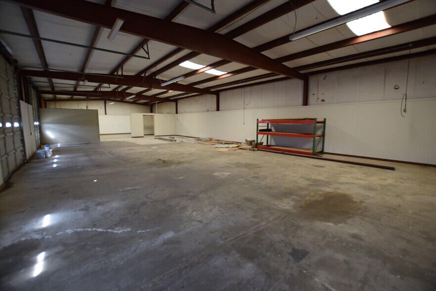 More Photos Of 2175 W Choctaw St, Tahlequah Light Distribution For Sale