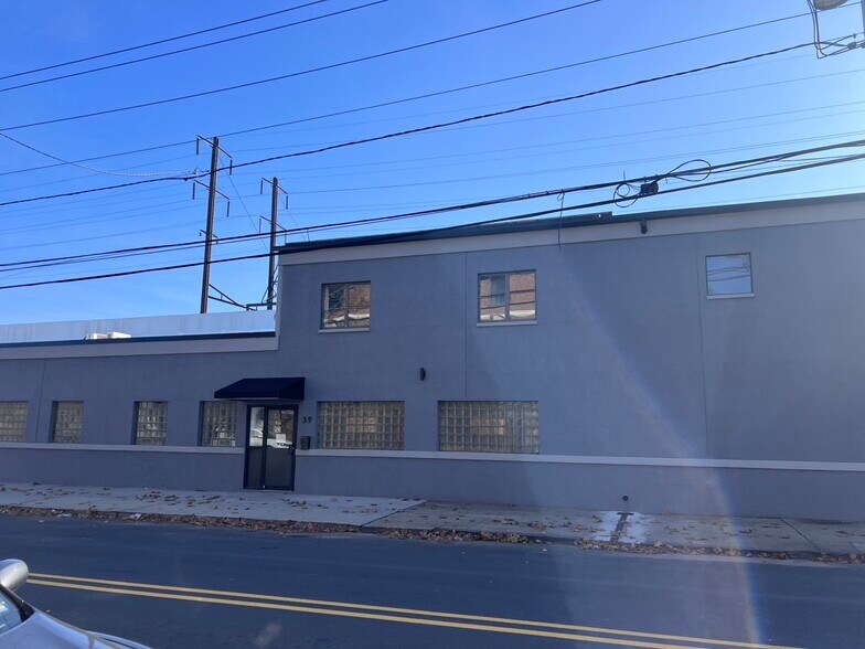 More Photos Of 23-53 Rome St, Newark Warehouse For Lease