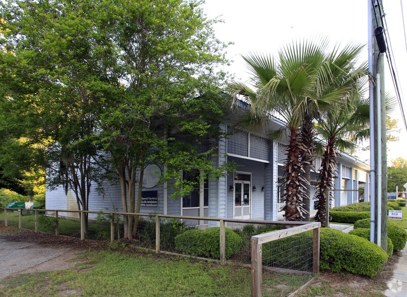 More Photos Of 1420 Ribaut Rd, Port Royal Freestanding For Lease