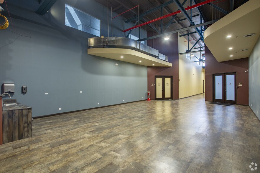 More Photos Of 8100-8180 N McCormick Blvd, Skokie Office Residential For Lease