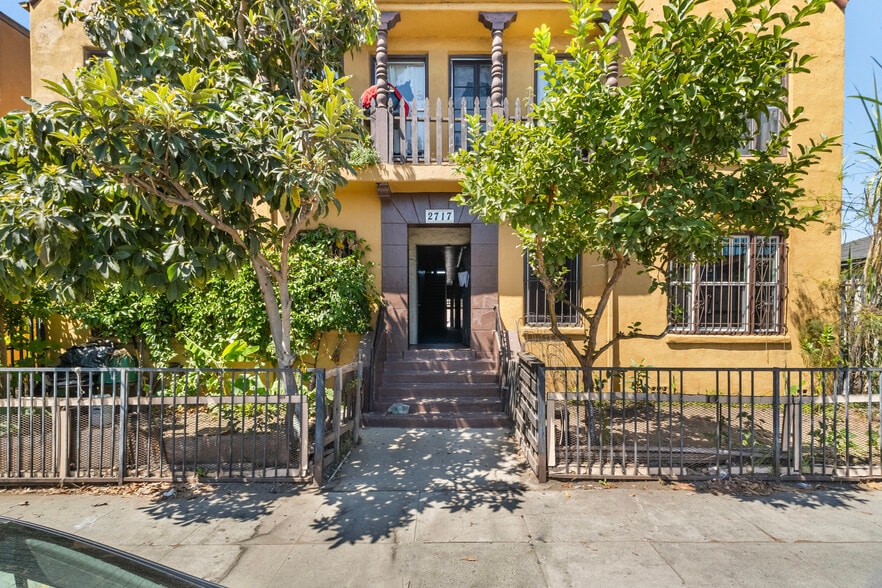 More Photos Of 2717 S Budlong Ave, Los Angeles Apartments For Sale