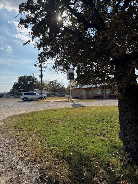 More Photos Of 1300 Liberty School Rd, Azle General Retail For Lease
