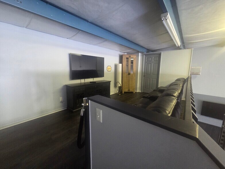 More Photos Of 4595 Progress Ave, Naples Warehouse For Sale