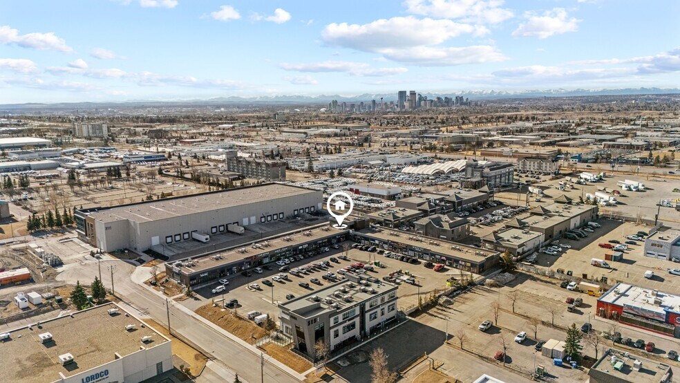 More Photos Of 3131 27th St NE, Calgary Storefront For Sale