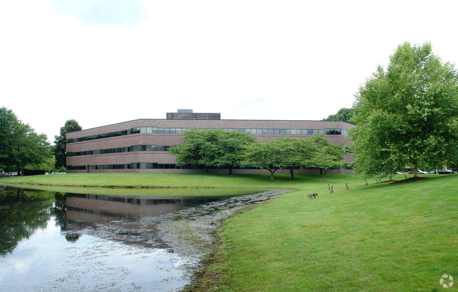 More Photos Of 500 Winding Brook Dr, Glastonbury Office For Lease