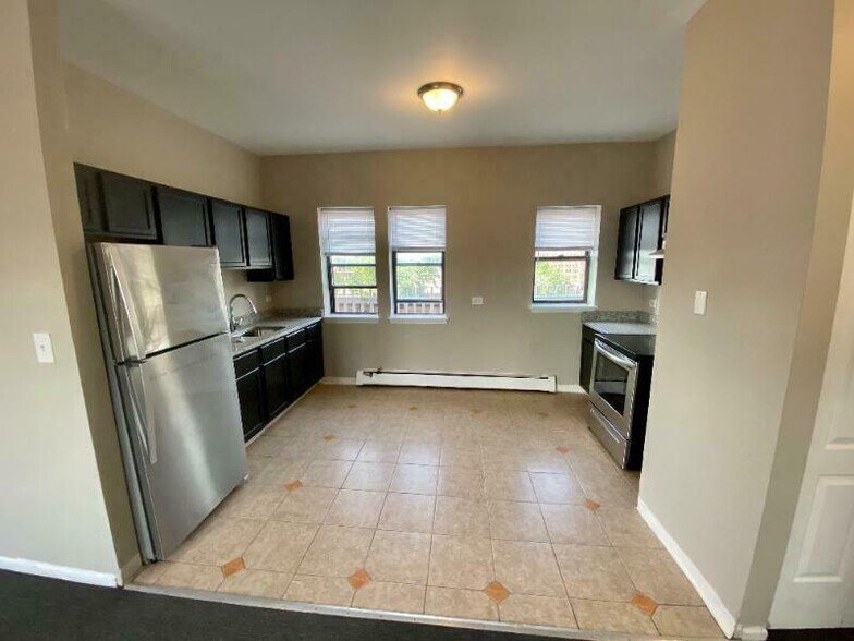 More Photos Of 6811 S Paxton Ave, Chicago Apartments For Sale