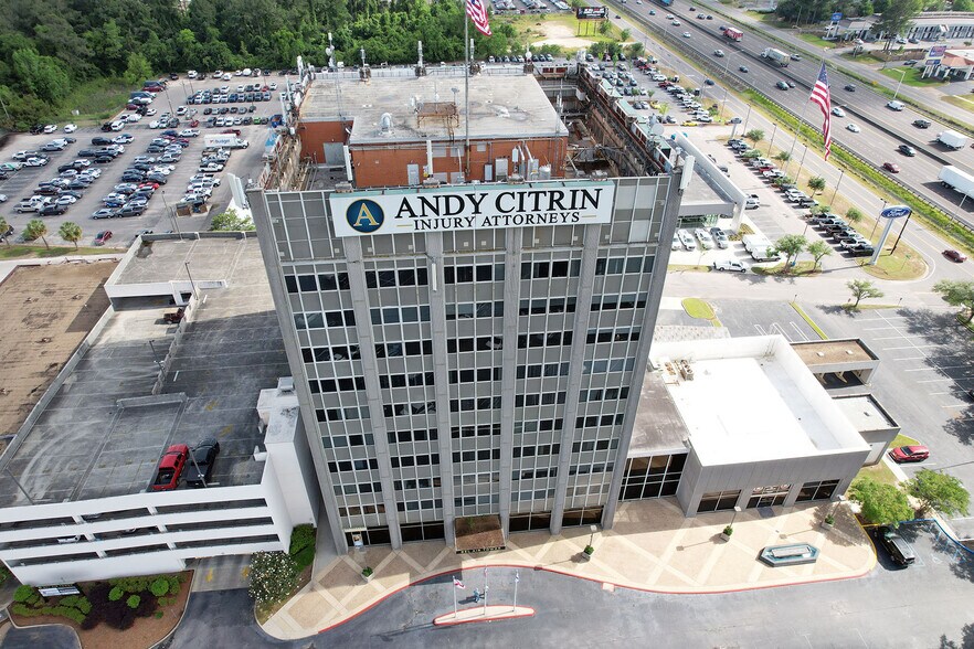 More Photos Of 851 S I-65 Service Rd, Mobile Office For Sale