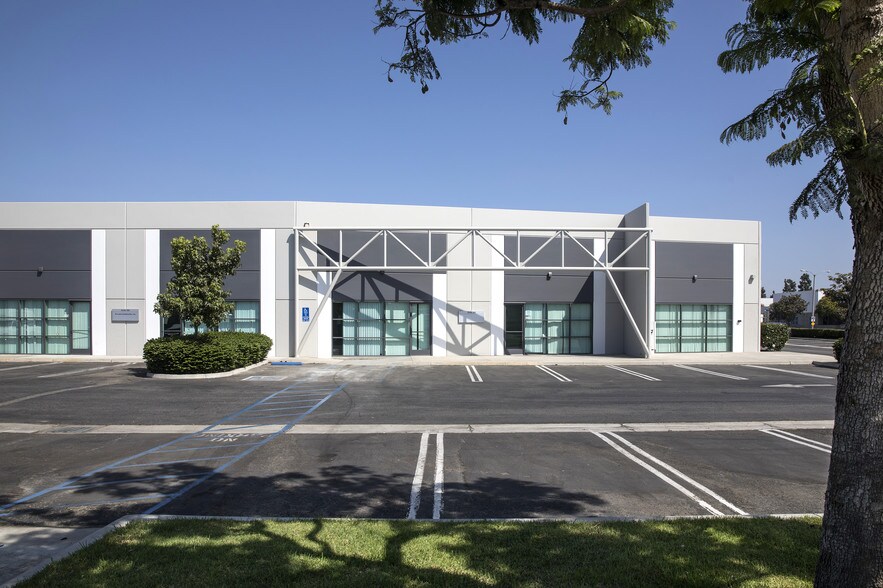 More Photos Of 701 Del Norte Blvd, Oxnard Distribution For Lease