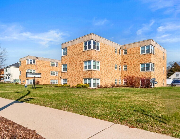 More Photos Of 924 State St, Bettendorf Multifamily For Sale