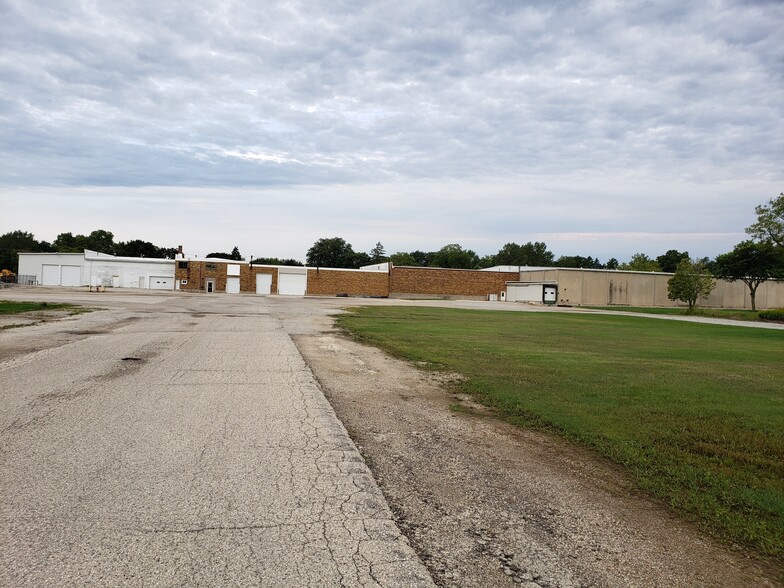 Primary Photo Of 100 Washington St, Fox Lake Warehouse For Sale