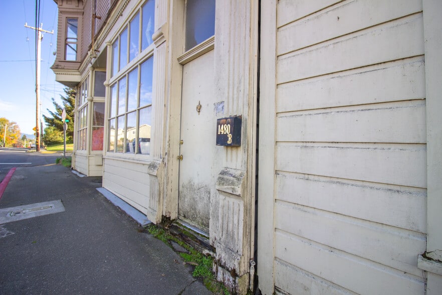 More Photos Of 1480 Myrtle Ave, Eureka General Retail For Sale