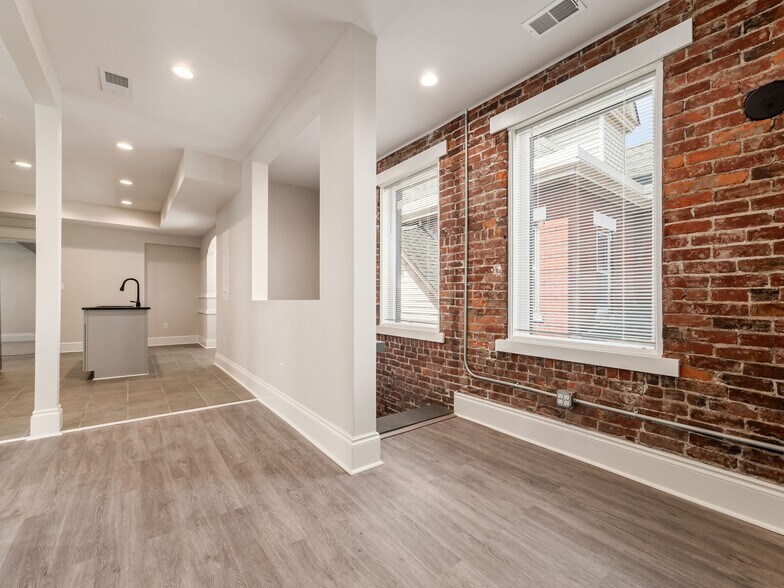 More Photos Of 1029 E Livingston Ave, Columbus Storefront Retail Residential For Sale