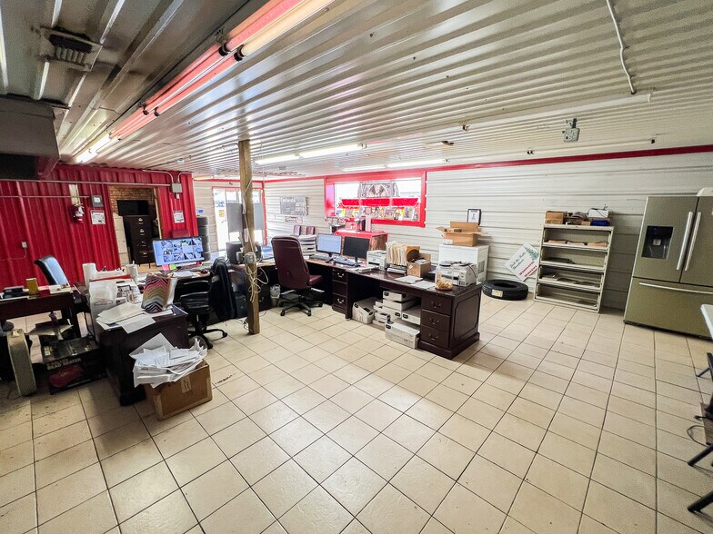 More Photos Of 1106 W Main St, Olney Auto Repair For Sale