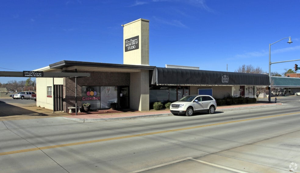 Primary Photo Of 15 N 10th St, Duncan Storefront For Lease