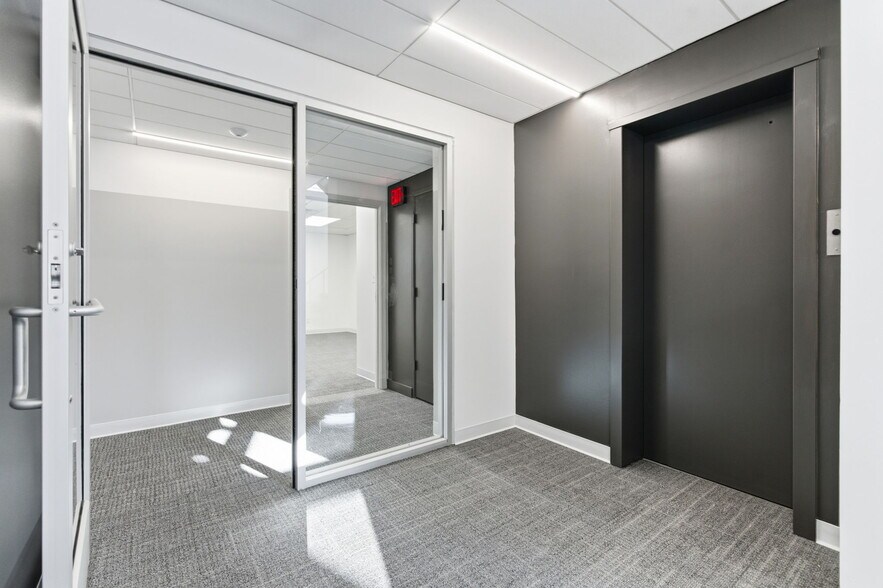 More Photos Of 125 Chenoweth Ln, Louisville Office Residential For Lease