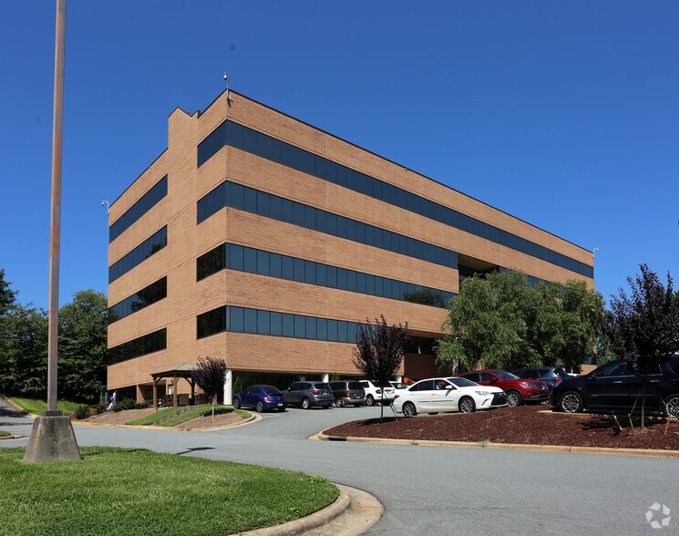 More Photos Of 799 Hanes Mall Blvd, Winston-Salem Office For Lease
