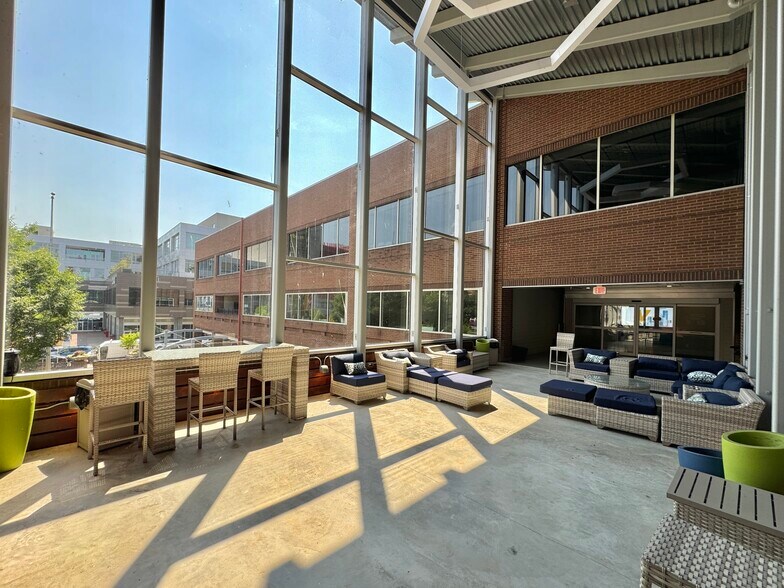 More Photos Of 100 N Queen St, Lancaster Office For Sale