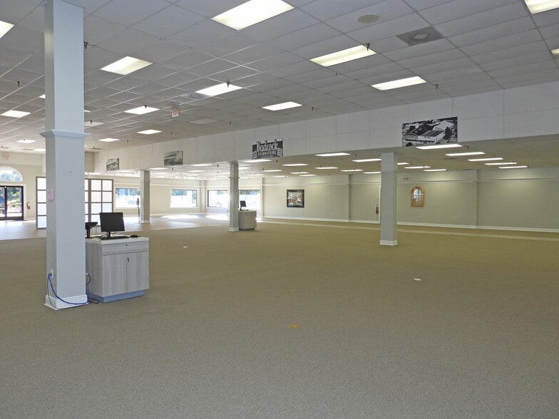 More Photos Of 3800 W New Haven Ave, Melbourne Freestanding For Lease