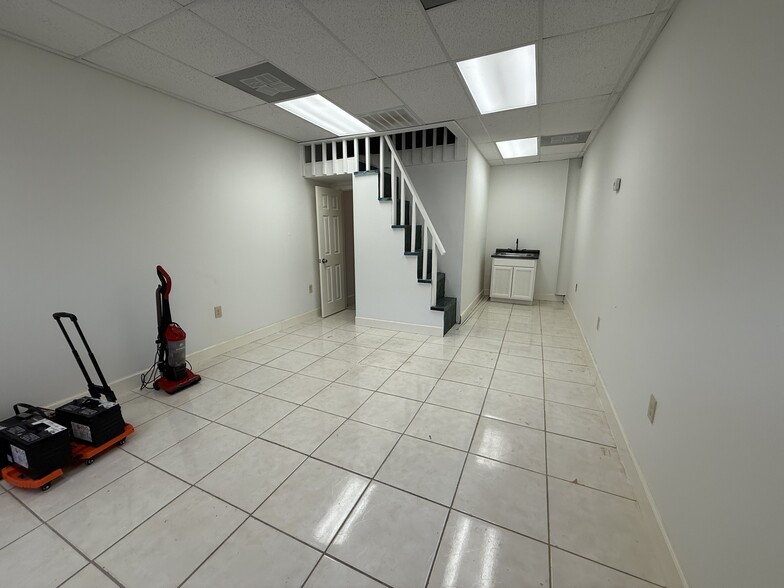 More Photos Of 5914 Cullen Blvd, Houston Storefront For Sale