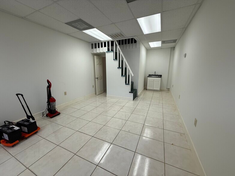 More Photos Of 5914 Cullen Blvd, Houston Storefront For Lease