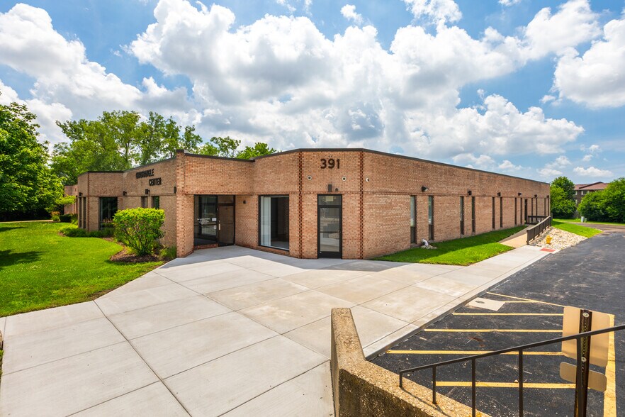 More Photos Of 391 Quadrangle Dr, Bolingbrook Office For Sale
