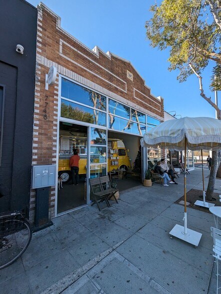More Photos Of 7748 Santa Monica Blvd, West Hollywood General Retail For Sale