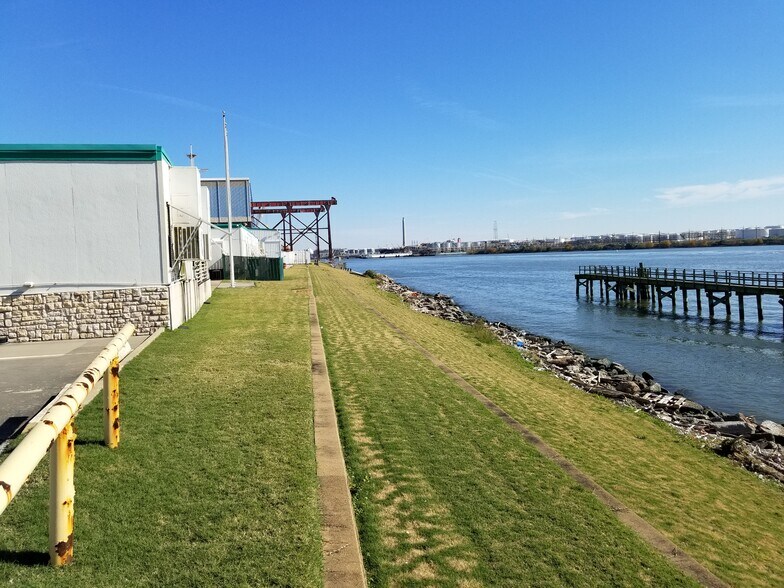 More Photos Of 16534 Peninsula St, Houston Manufacturing For Lease