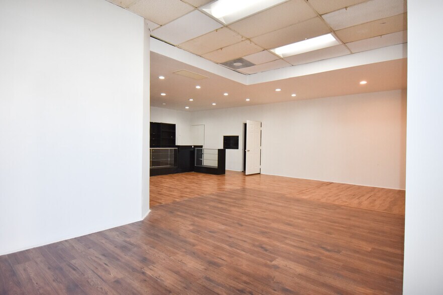 More Photos Of 11142 Burbank Blvd, North Hollywood Freestanding For Lease