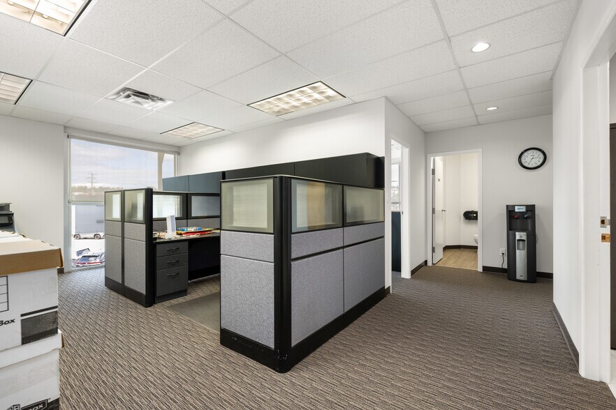 More Photos Of 4921 Wellington Rd, Nanaimo General Retail For Lease