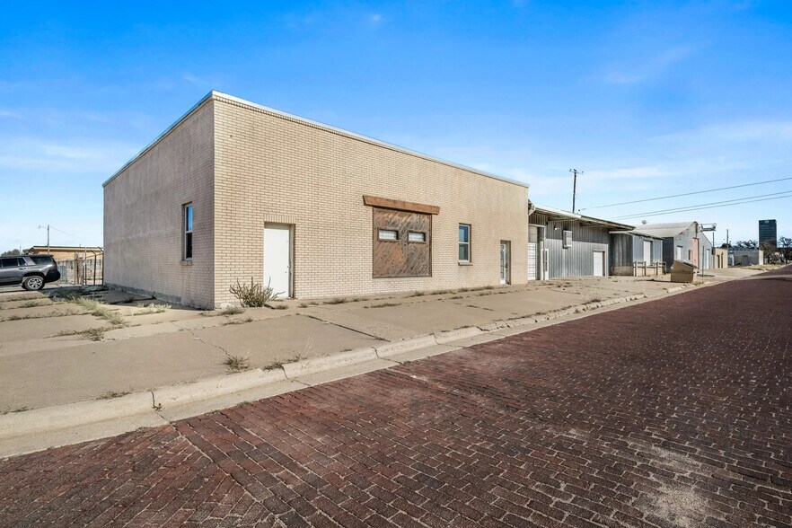 More Photos Of 712 SW 5th Ave, Amarillo Light Manufacturing For Sale