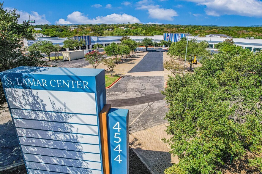 More Photos Of 4544 S Lamar Blvd, Austin Office For Sale