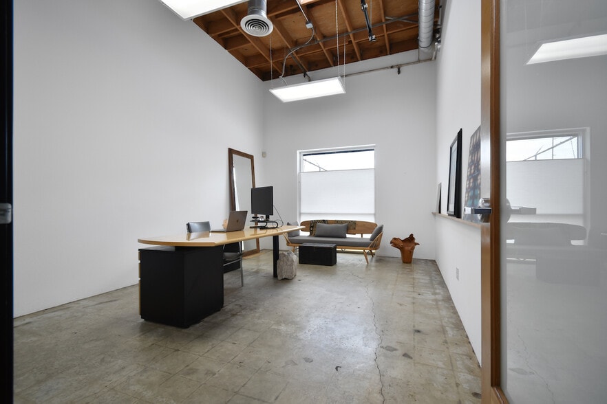 More Photos Of 1738-1740 Cordova St, Los Angeles Showroom For Lease