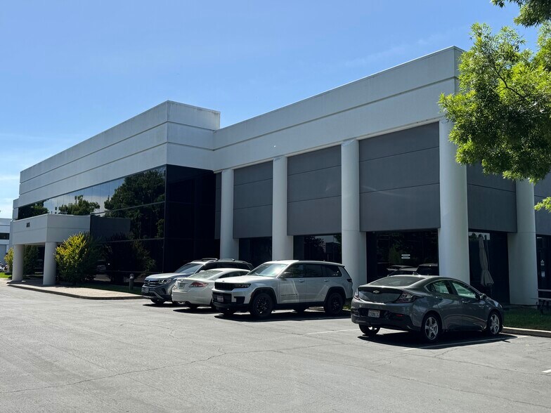 More Photos Of 775 Southpoint Blvd, Petaluma Warehouse For Lease