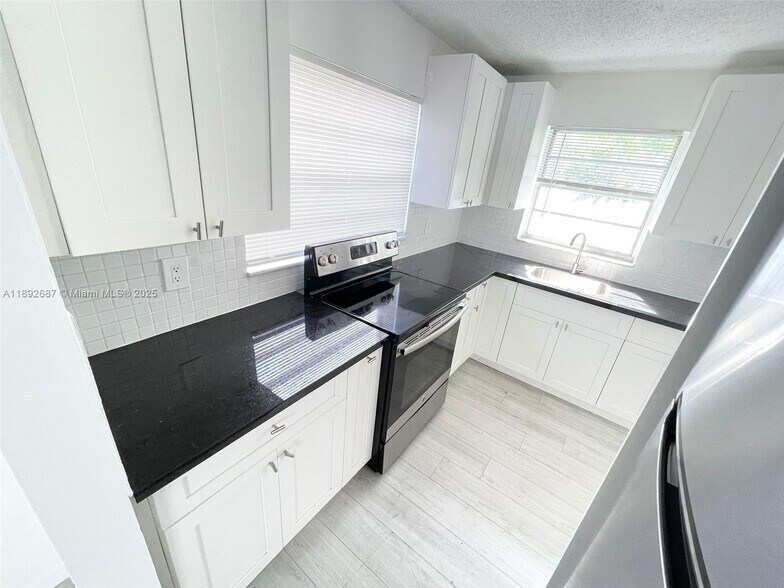 More Photos Of 401 SE 23rd Ave, Boynton Beach Apartments For Sale