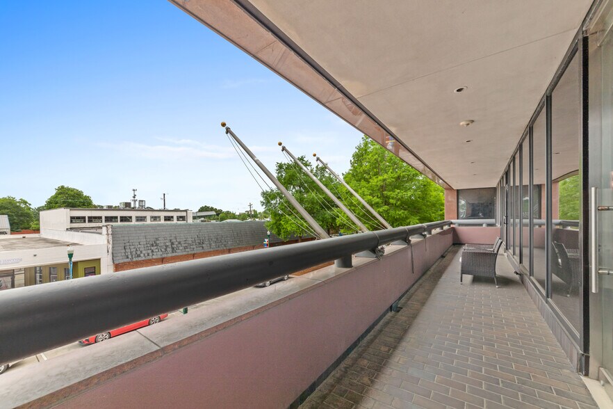 More Photos Of 214 Jefferson St, Lafayette Office For Lease