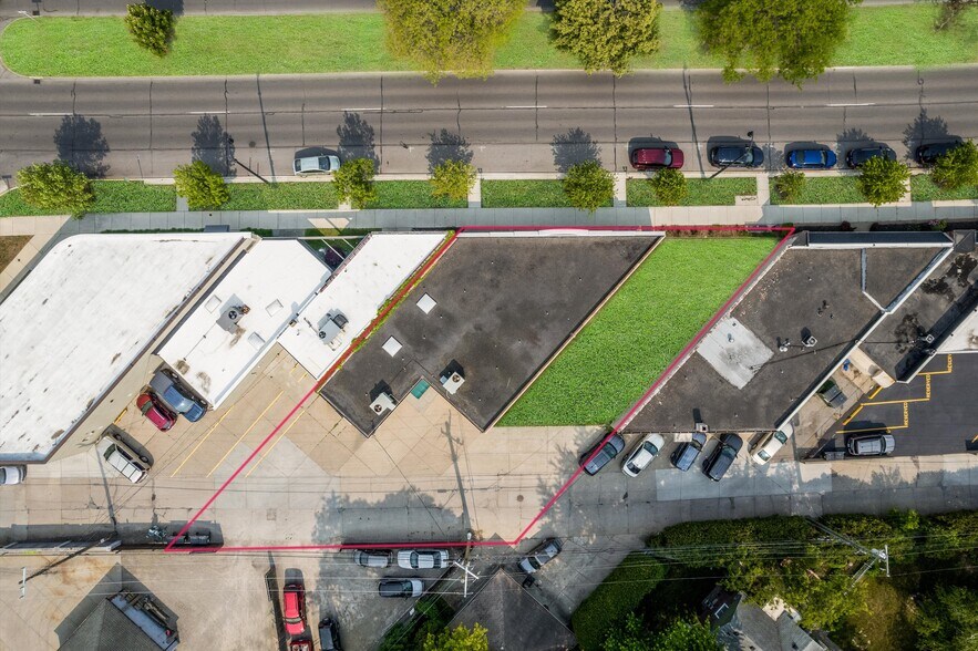 More Photos Of 18038 Mack Ave, Grosse Pointe Medical For Sale