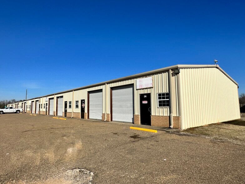 More Photos Of 4103 Kramer Ln, Texarkana Warehouse For Lease