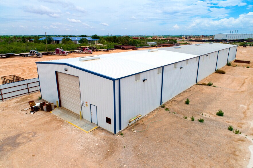 More Photos Of 2800 E I-20 Service, Midland Warehouse For Lease