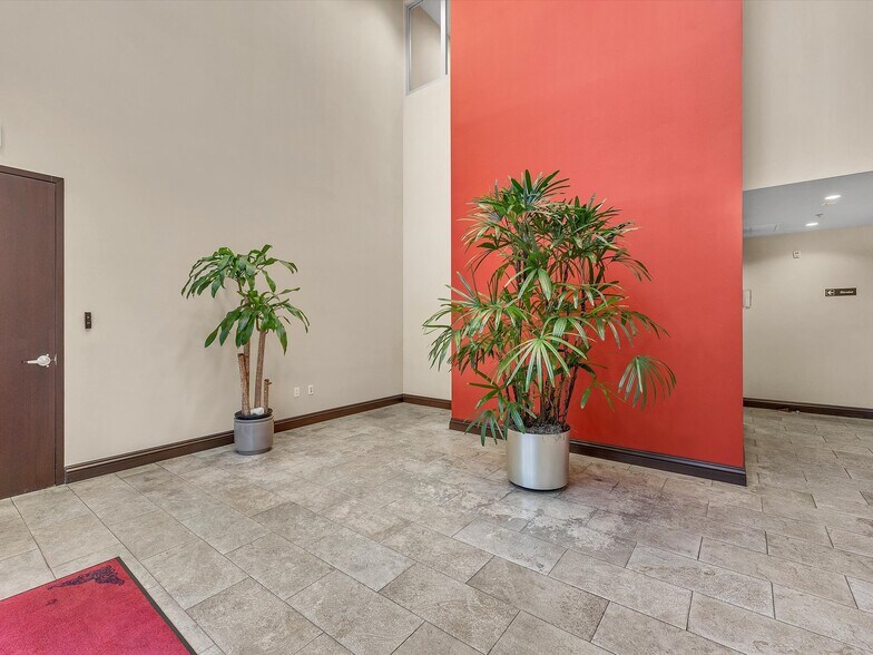 More Photos Of 2260 NW 114th Ave, Doral Warehouse For Lease