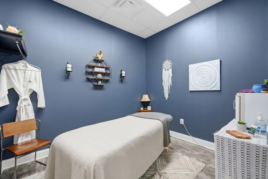 More Photos Of 5472-5486 Southern Maryland Blvd, Lothian Storefront For Sale