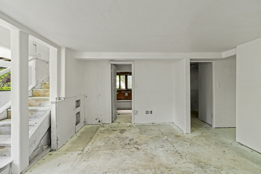 More Photos Of 10991 River Rd, Forestville Flex For Sale