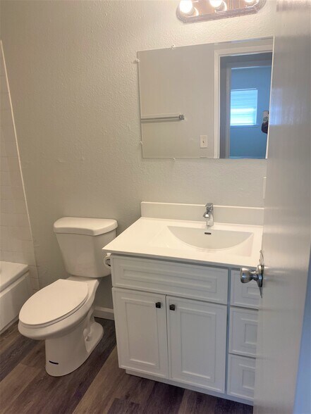 More Photos Of 1523-1527 8th Ave, Oakland Apartments For Sale